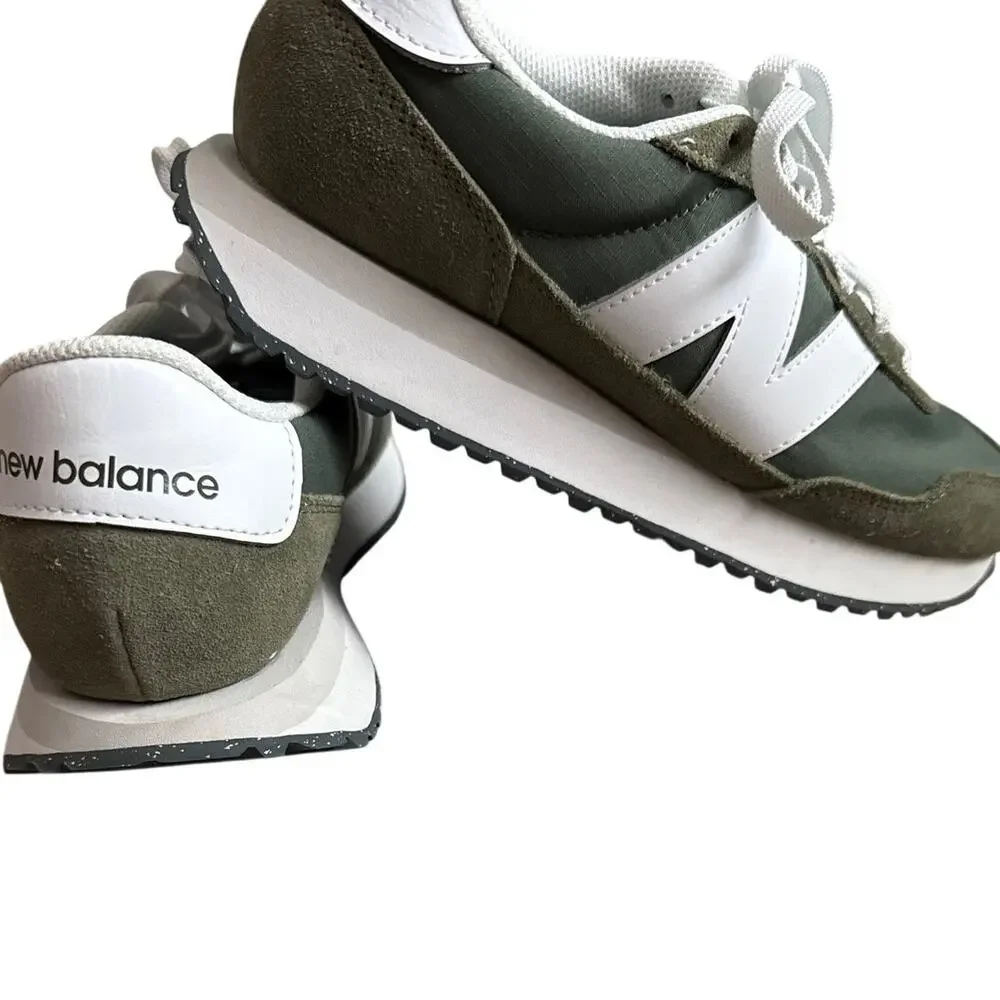 New Balance 237 Retro Lifestyle Sneakers in Dark Olivine/White Size 9 (Men 7.5)